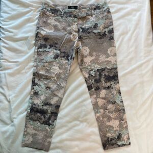 Mossimo Capris Size 10 - Stretch/Form Fitting 33”x25”